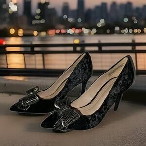 New With Box! Bcbgeneration Bissha-2 Velour Pump With Bling Bow Women's 5.5